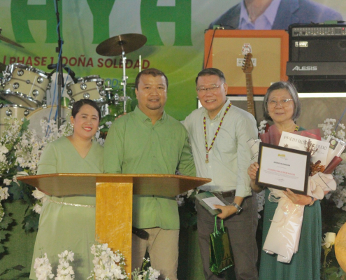 Certification of Appreciation to Pas. Peter and Pas. Christine Wee