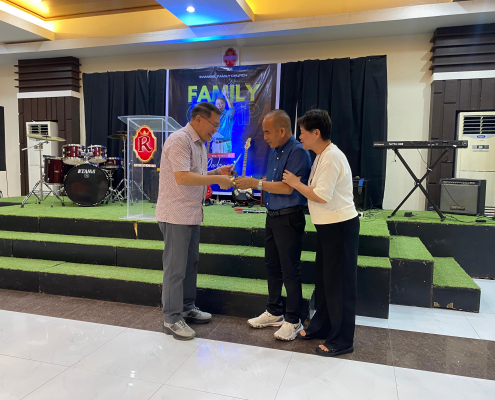 Plaque of Appreciation to Pas. Peter Wee